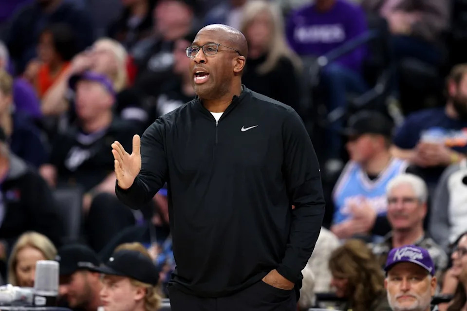 Kings head coach Mike Brown talks to his team during their win over the Suns on Dec. 22, 2023 in Sacramento, Calif. Getty Images
