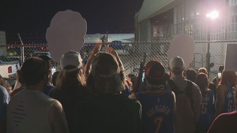 Thunder fans rally at airport to welcome team after tough loss to Pacers in Game 6