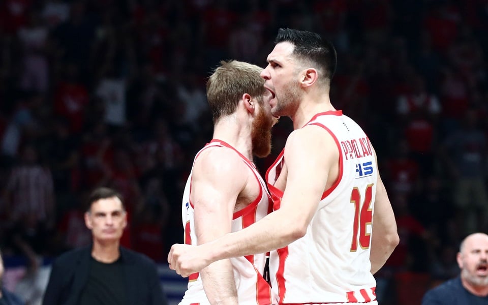 Reds wrest Greek basketball throne from Greens 