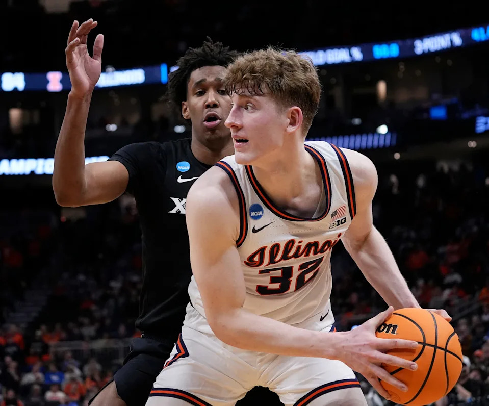 Mar 21, 2025; Milwaukee, WI, USA; Xavier guard Dailyn Swain (3) guards Illinois guard Kasparas Jakucionis (32) during the second half of their first round NCAA men’ s basketball tournament game at Fiserv Forum. Mandatory Credit: Jovanny Hernandez/USA Today Network via Imagn Images