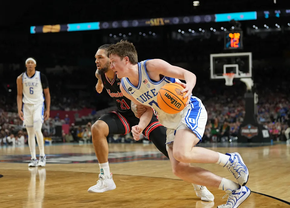 Apr 5, 2025; San Antonio, TX, USA; Duke Blue Devils guard Kon Knueppel (7) drives against Houston Cougars guard Emanuel Sharp (21) in the semifinals of the men’s Final Four of the 2025 NCAA Tournament at the Alamodome. Mandatory Credit: Robert Deutsch-Imagn Images