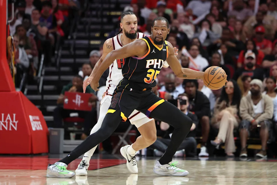 Mar 12, 2025; Houston, Texas, USA; Phoenix Suns forward Kevin Durant (35) controls the ball as Houston Rockets forward Dillon Brooks (9) defends during the third quarter at Toyota Center.© Troy Taormina-Imagn Images