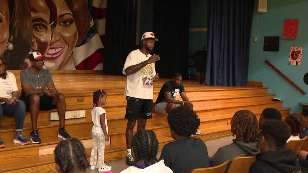 Miami Heat player, Baltimore native visits city elementary school
