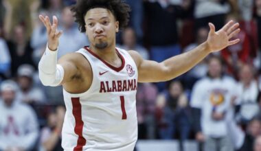 Big Bucks: Sears signs with Milwaukee - timesdaily.com