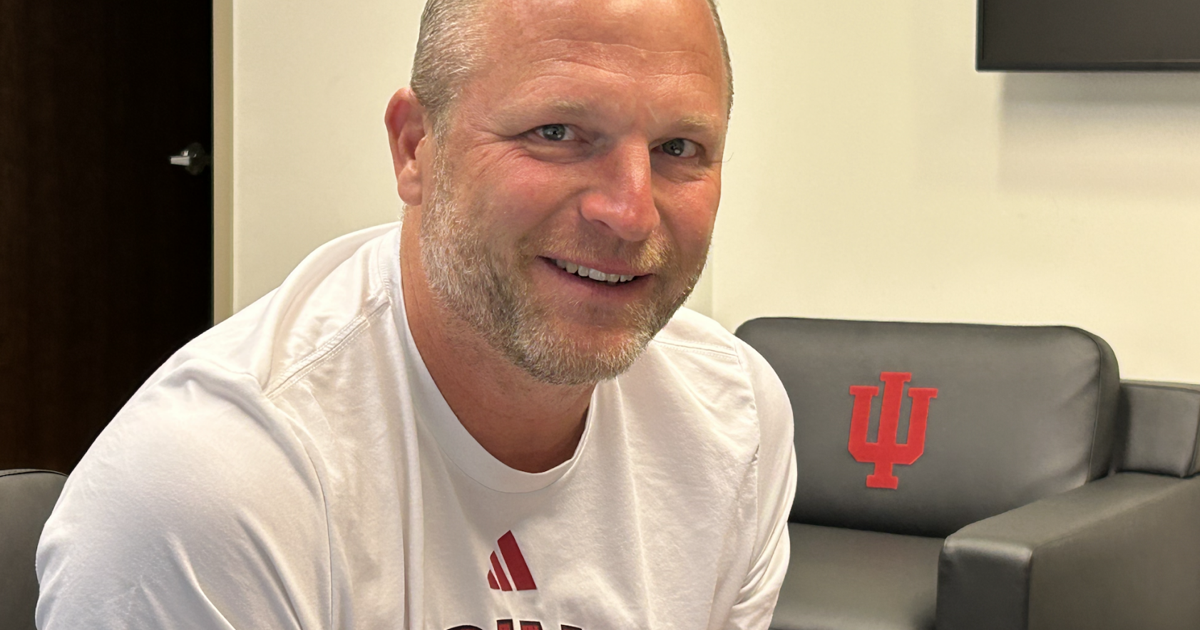 BOZICH | 5 questions with new Indiana men's basketball coach Darian DeVries | IU Sports