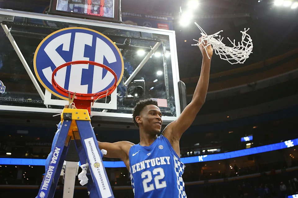 Mar 11, 2018; St. Louis, MO, USA; Kentucky Wildcats guard Shai Gilgeous-Alexander (22) cuts down the net after the Wildcats defeat the Tennessee Volunteers in the SEC Conference Tournament Championship game at Scottrade Center. Kentucky won 77-72. Mandatory Credit: Billy Hurst-USA TODAY Sports