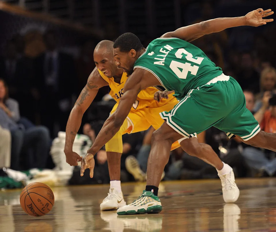 Los Angeles Lakers guard Kobe Bryant (L) and Boston Celtics guard Tony Allen (R) reach for a loose ball during the second half in game 6 of the NBA Finals on June 15, 2010 at the Staples Center in Los Angeles.  AFP Photo/Paul J. Richards (Photo credit should read PAUL J. RICHARDS/AFP via Getty Images)