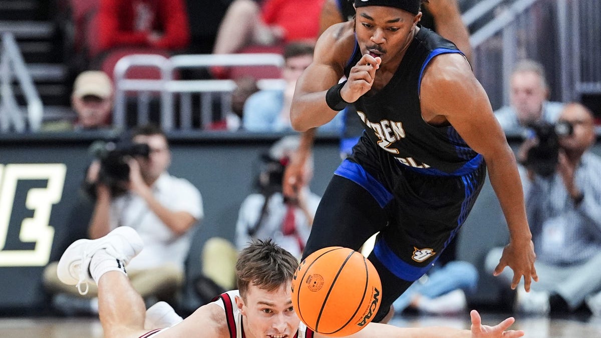 Louisville 3-point shooter Reyne Smith has pre-draft workout with Suns