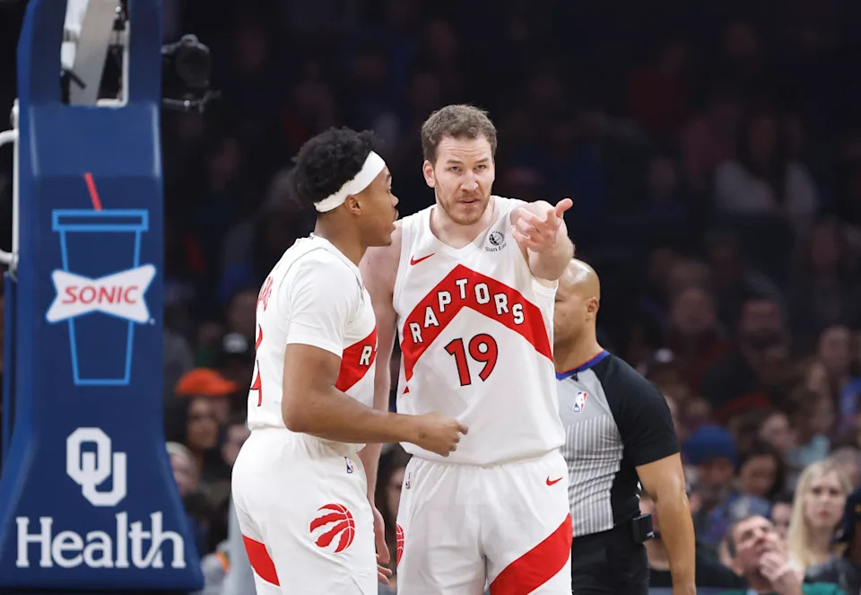 Toronto Raptors center Jakob Poeltl (19) and forward Scottie Barnes (4).© Alonzo Adams-Imagn Images