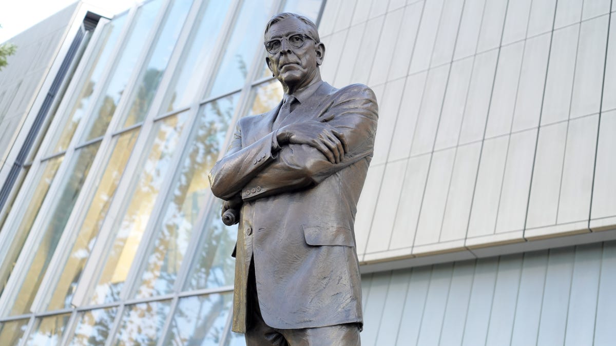 UCLA basketball set the stage for its dynasty in 1962 season