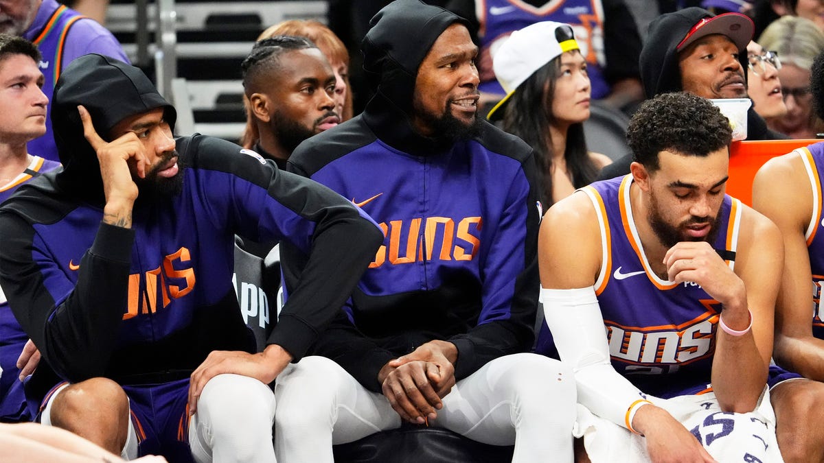Kevin Durant refutes claim of fistfights in Phoenix Suns locker room