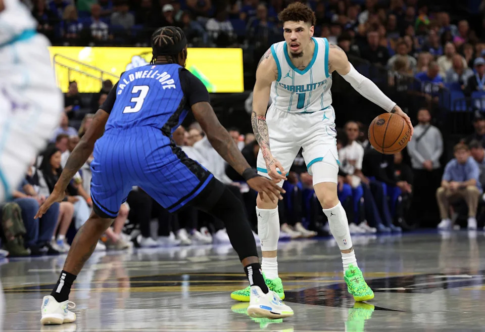 Charlotte Hornets guard LaMelo Ball drives to the basket.Kim Klement Neitzel-Imagn Images