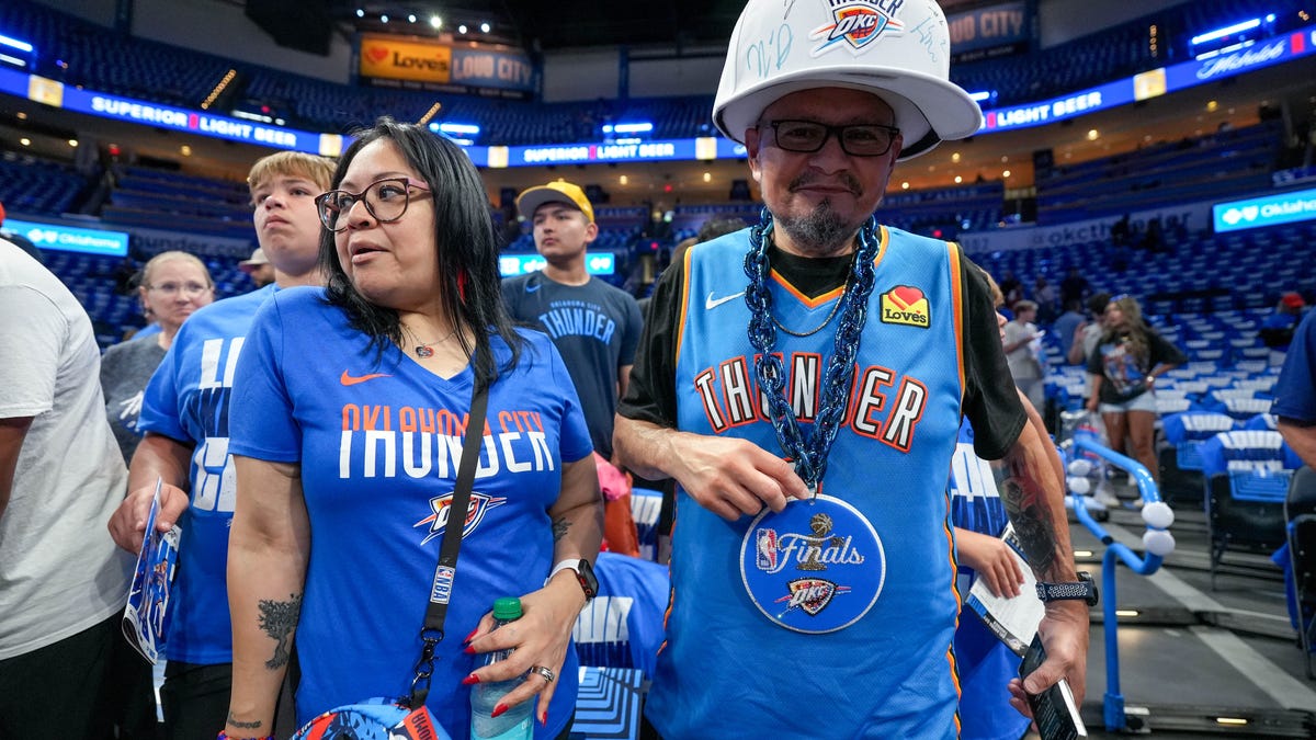 Where to buy OKC Thunder swag locally, online?