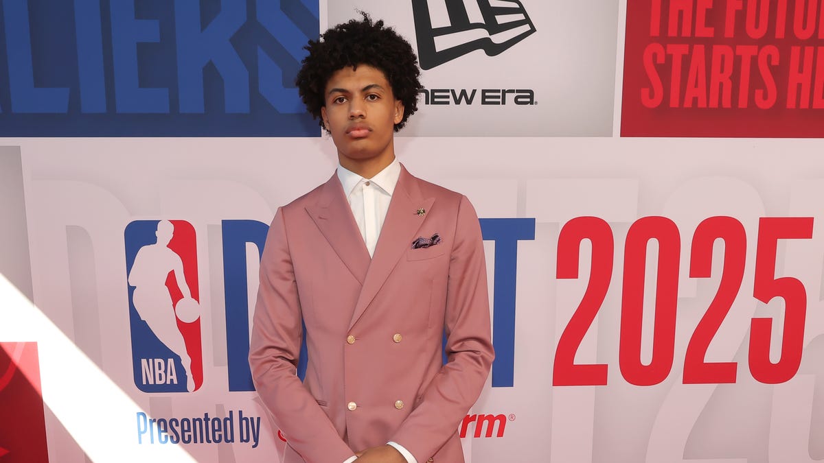 Joan Beringer, Rocco Zikarsky attend Lynx game