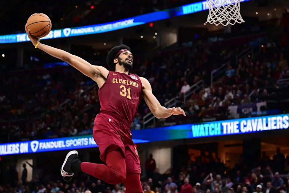 Cleveland Cavaliers center Jarrett Allen goes up for a dunk.Ken Blaze-Imagn Images