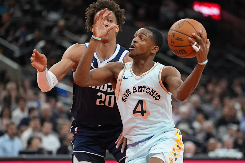 San Antonio Spurs guard De'Aaron Fox© Daniel Dunn-Imagn Images