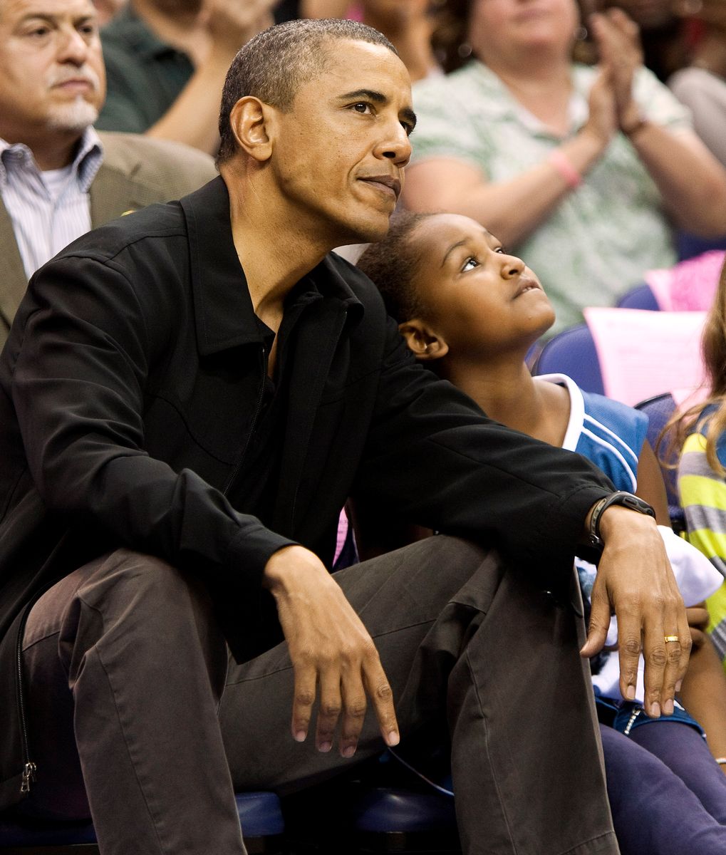 Barack and Sasha Obama in 2010, watching Tulsa Shock play against the Washington Mystics