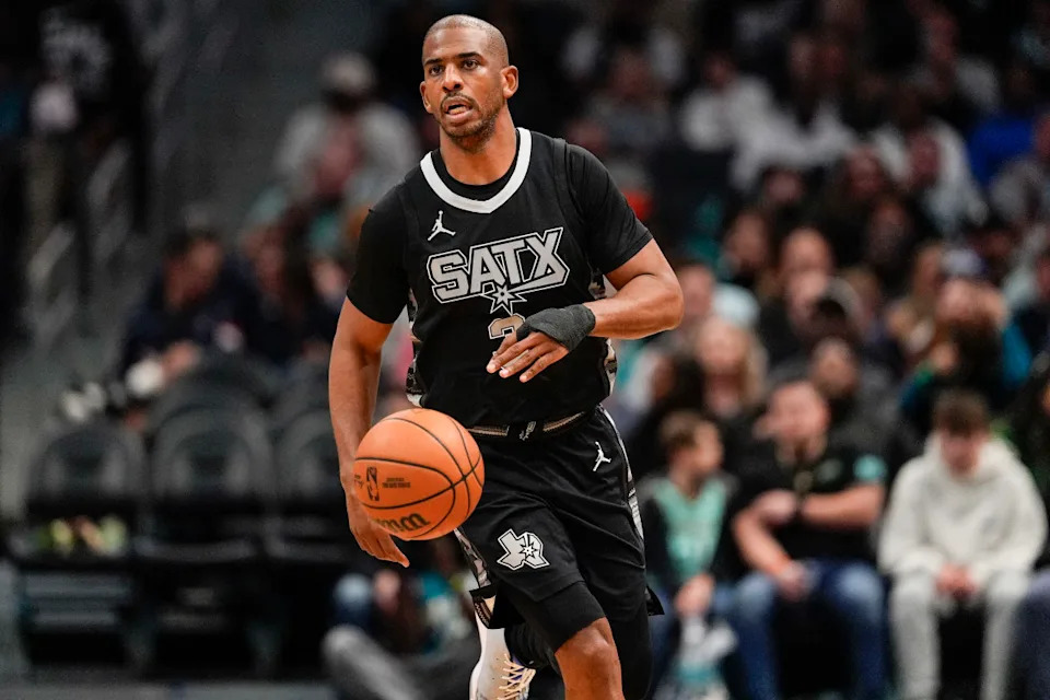 San Antonio Spurs guard Chris Paul (3)© Jim Dedmon-Imagn Images
