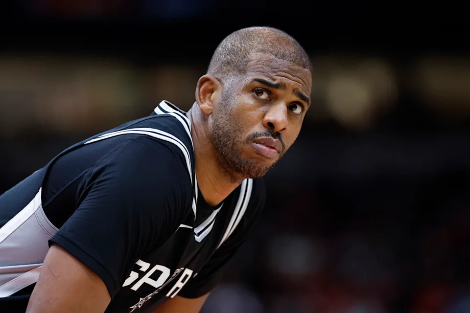 San Antonio Spurs guard Chris Paul (3)© Kamil Krzaczynski-Imagn Images
