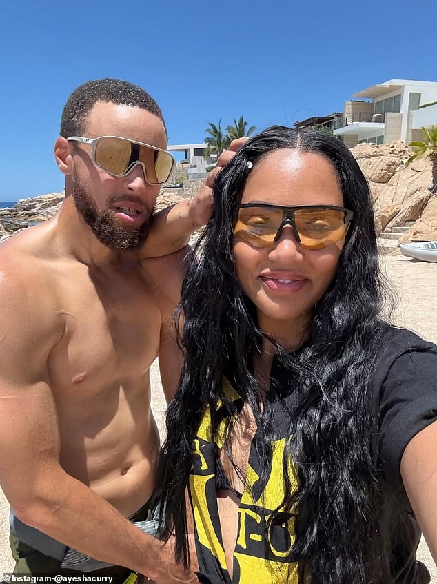 Fans noticed scratches on Stephen Curry's body as he posed for a selfie with his wife Ayesa