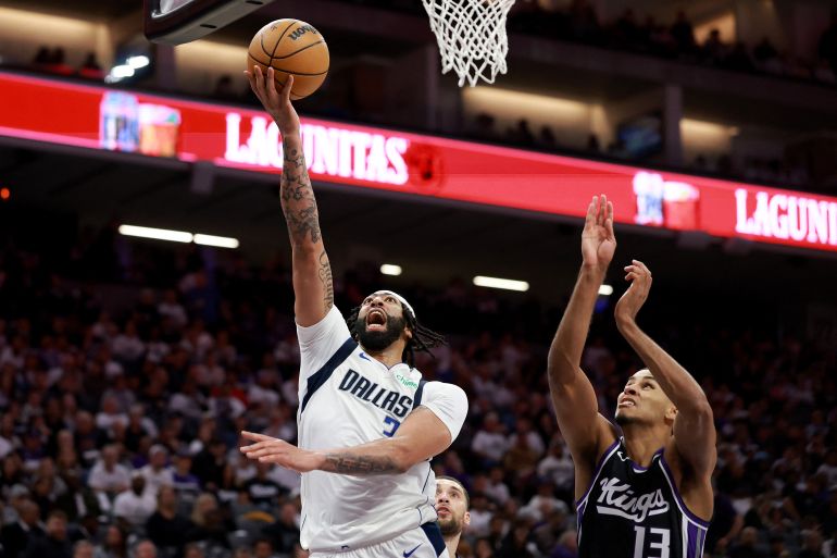 Anthony Davis in action.