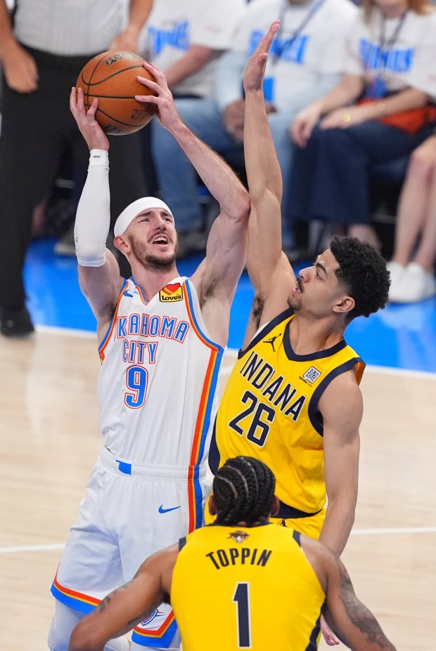Oklahoma City Thunder guard Alex Caruso (9) shoots against Indiana...