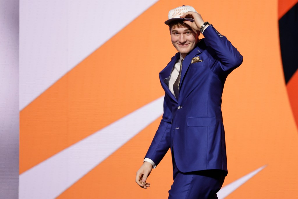 Former UConn star Liam McNeeley introduced with Hornets