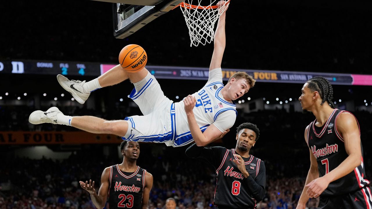 Duke's Cooper Flagg (2) looks back after dunking the ball as Houston's Terrance Arceneaux (23), Mylik Wilson (8) and Milos Uzan (7) watch during the first half in the national semifinals at the Final Four of the NCAA college basketball tournament, Saturday, April 5, 2025, in San Antonio. (AP Photo/Eric Gay, File)