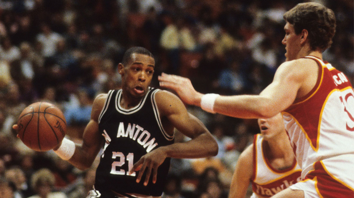 San Antonio Spurs guard Alvin Robertson (21) against the Atlanta Hawks.