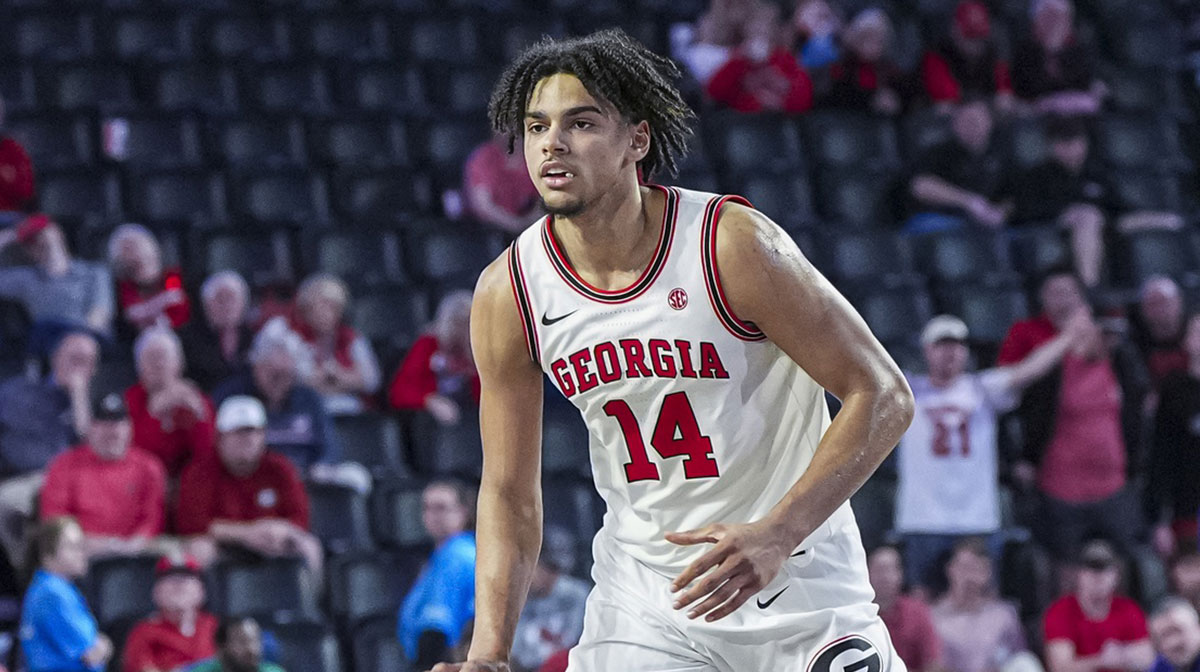Georgia Bulldogs forward Asa Newell (14) controls the ball against the LSU Tigers during the second half at Stegeman Coliseum.