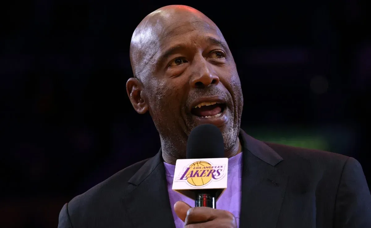 Lakers legend James Worthy picks the greatest starting 5 in NBA history