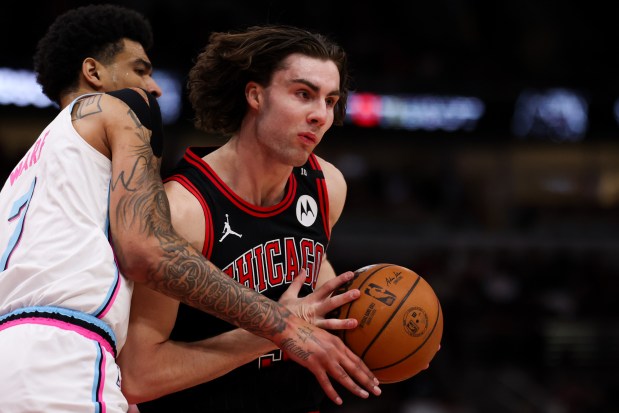 Chicago Bulls guard Josh Giddey (3) looks to pass during the first half of a game against the Miami Heat at the United Center on Wednesday, April 9, 2025, in Chicago. (Audrey Richardson/Chicago Tribune)