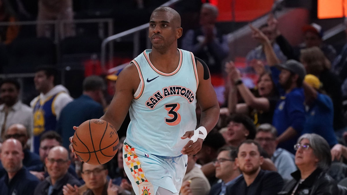 San Antonio Spurs guard Chris Paul (3) dribbles upcourt against the Golden State Warriors in the third quarter at Chase Center.
