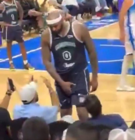 The former Sacramento star appeared to confront fans in Puerto Rico