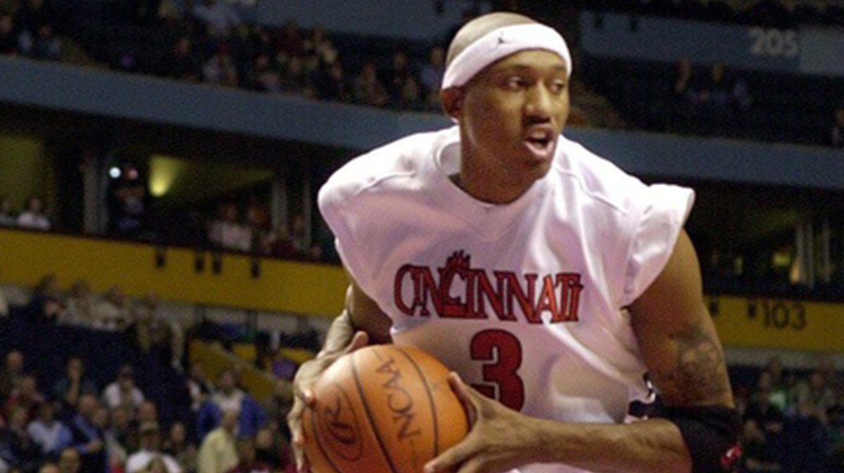 UC's DerMarr Johnson pulls down a rebound in Nashville Friday during the NCAA regionals against UNCW. Photo by Craig Ruttle/Cincinnati Enquirer Text 2000 0317 10uc Vs Uncw Nikon Dig Image Uc S Dermarr Johnson Pulls Down A Rebound In Nashville Friday During The Ncaa Regionals Against Uncw