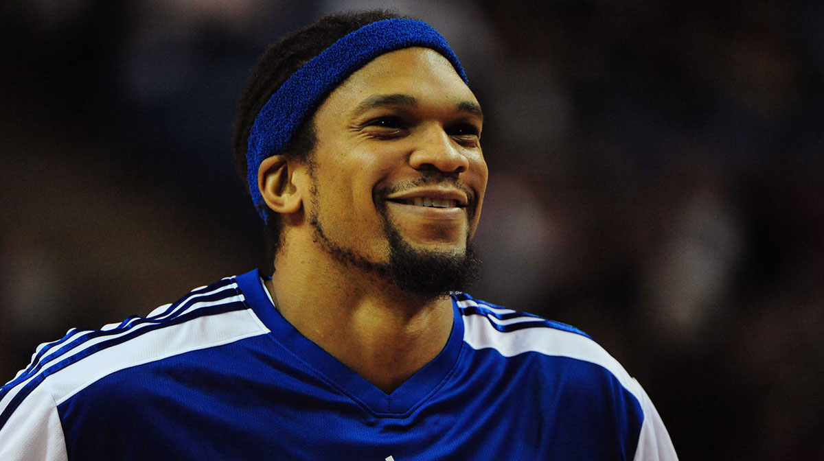 Atlanta Hawks center Etan Thomas (36) warms up before the game against the Sacramento Kings at ARCO Arena. The Hawks defeated the Kings 108-102. 