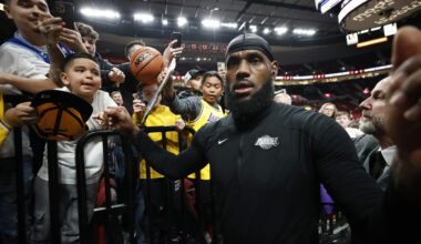 Ex-Lakers star highlights the pressure LeBron James' fans put on players around him, 'more so on the outside...'