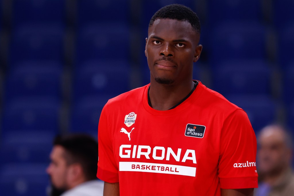 Basketball player in Girona jersey.