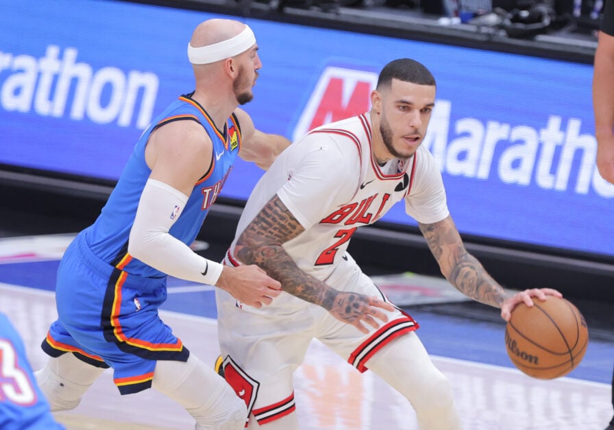 Oklahoma City Thunder guard Alex Caruso tries to defend against Chicago Bulls guard Lonzo Ball during a game