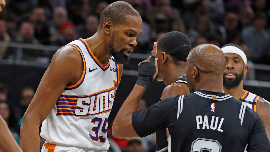 Kevin Durant and Chris Paul have to be separated in 1st half