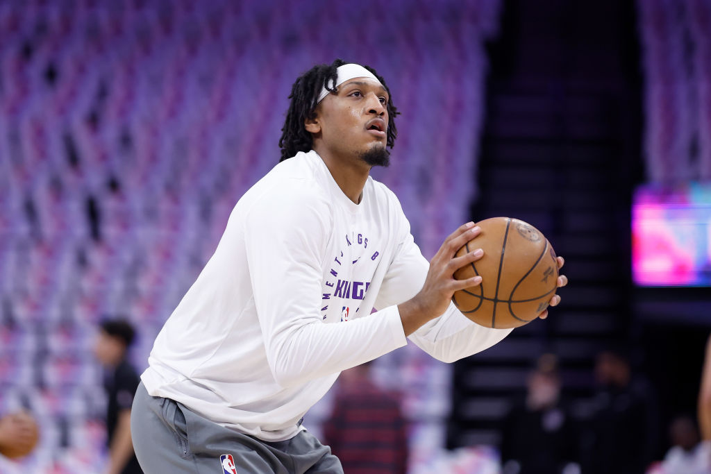 Sacramento Kings pick up Isaac Jones' team option for '25-26