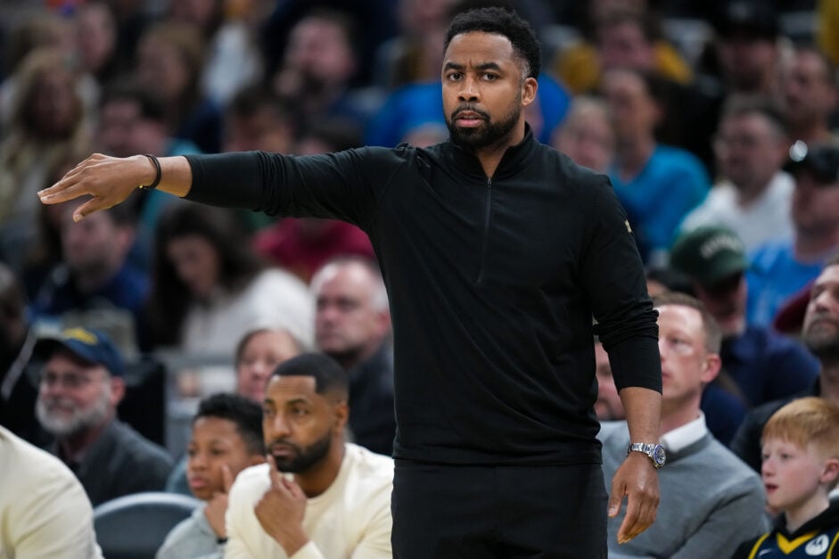 Cleveland Cavaliers' associate head coach Johnnie Bryant giving directions in a game.