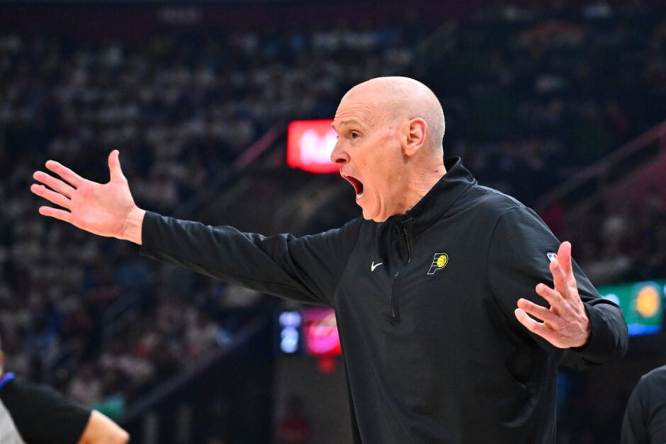 Rick Carlisle coaching his Indiana Pacers squad against the Knicks in the Eastern Conference Finals.