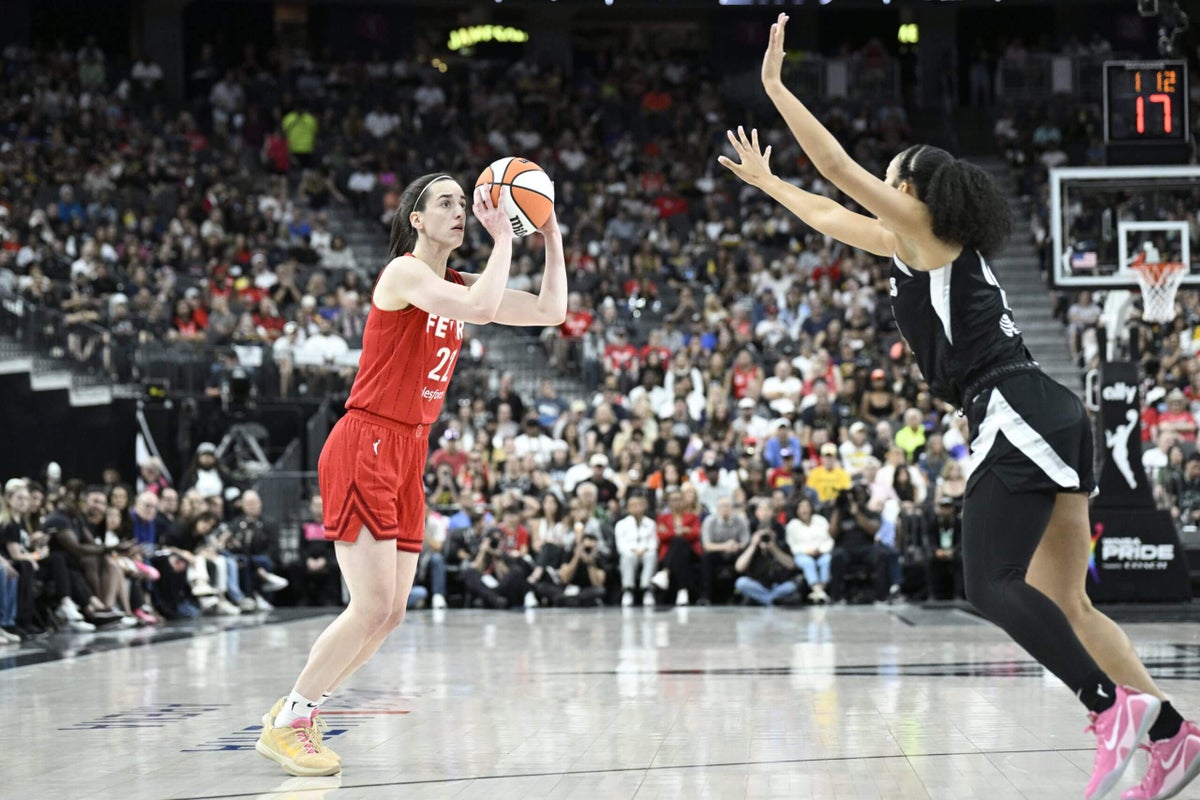 Paige Bueckers commends how Caitlin Clark handles ‘inhumane’ pressure amid her 3-point shooting slump