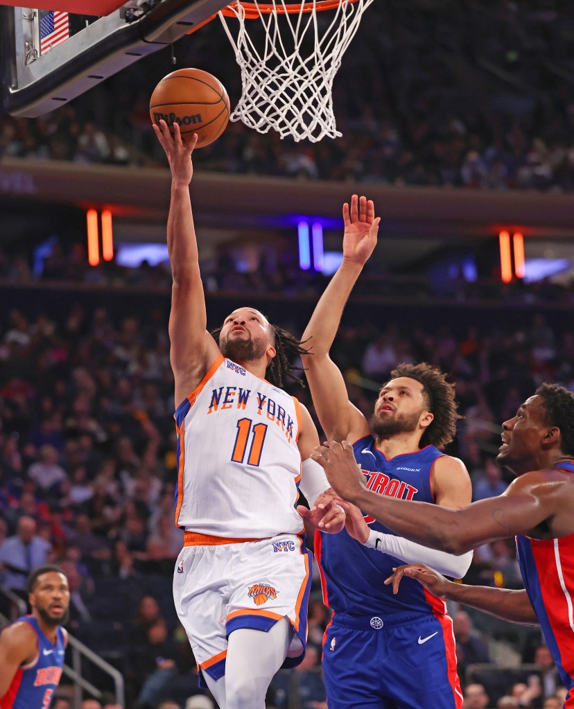 Jalen Brunson goes up for a layup during the Knicks' loss to the Pistons.