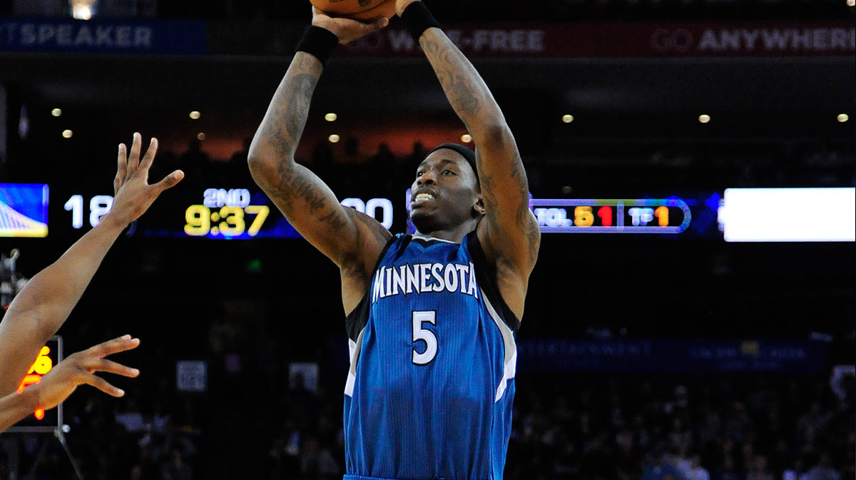 Minnesota Timberwolves small forward Josh Howard (5) shoots the ball against the Golden State Warriors during the second quarter at ORACLE Arena.