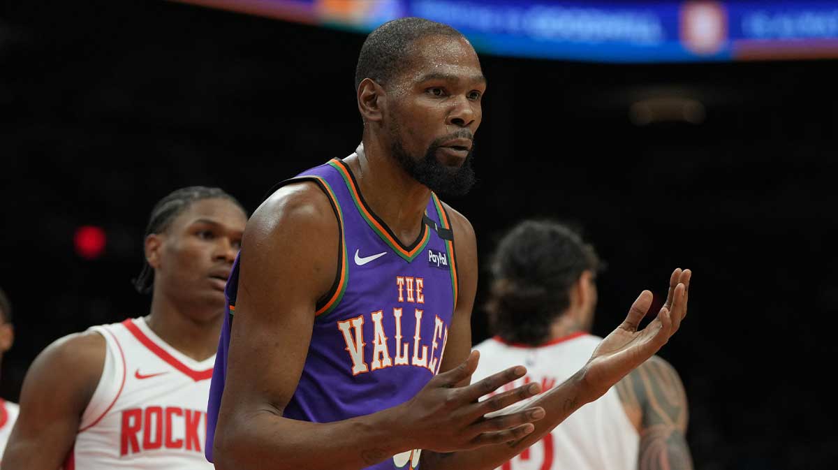 Phoenix Suns forward Kevin Durant (35) reacts after fouling a Houston Rockets player in the first half at Footprint Center.