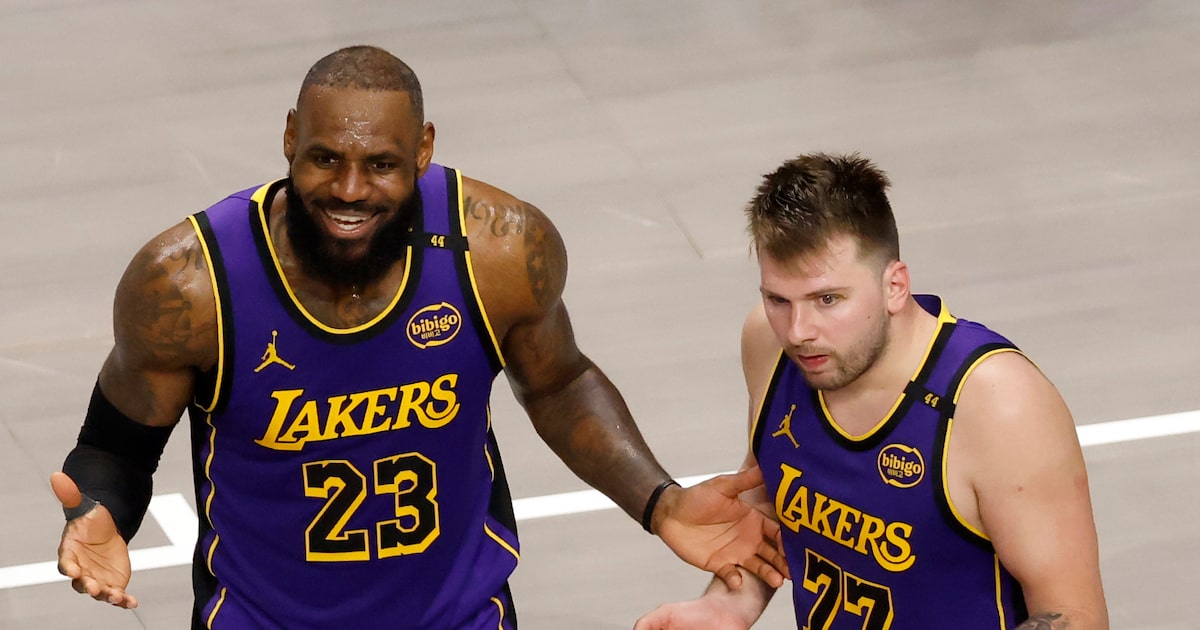 Buss family agrees to sell controlling stake of Los Angeles Lakers to Mark Walter for $10B