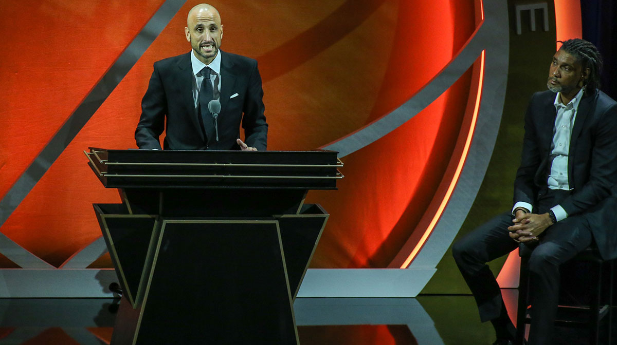 Manu Ginobili (l) and Tim Duncan (r) at the 2022 Basketball Hall of Fame at Symphony Hall. 