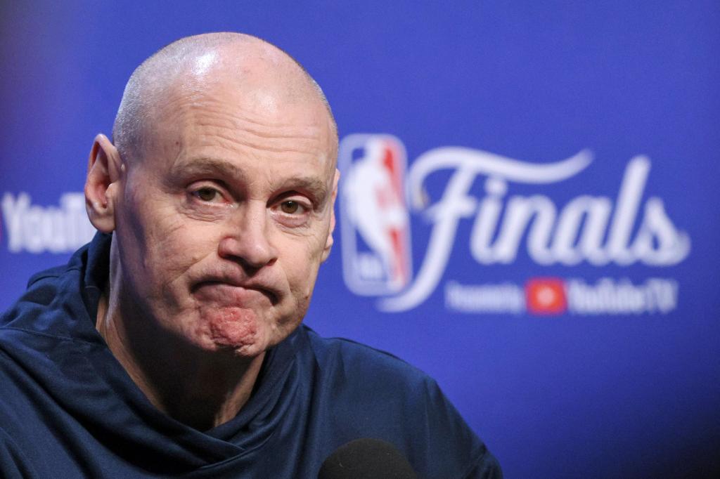 Indiana Pacers' Rick Carlisle defends ref Scott Foster